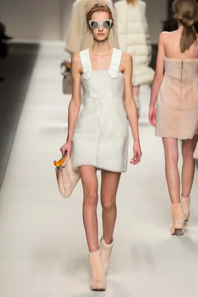 Look 50